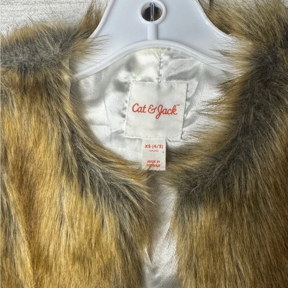 Cat & Jack Faux Fur Vest. Size 4/5, Excellent Condition. Faux Fur.